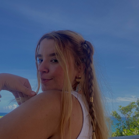 Meet your Posher, Bianca - Picture 2 of 2